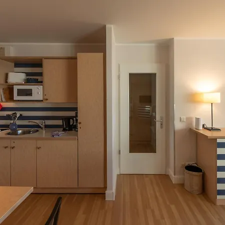 Kranichtanz An Der Seebruecke *