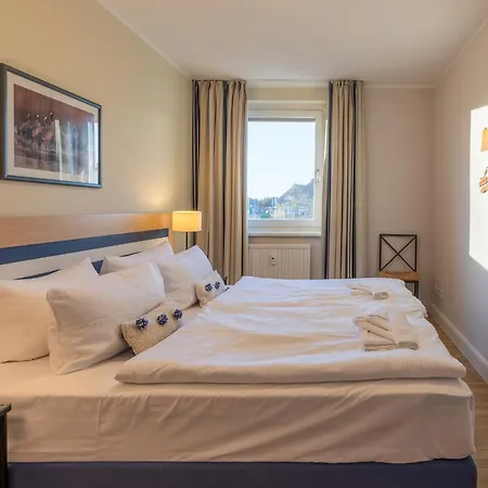 Kranichtanz An Der Seebruecke